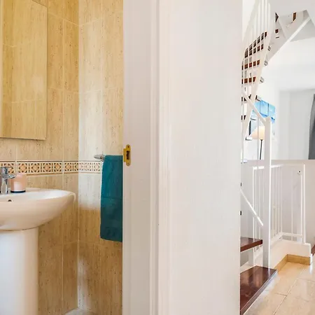 1314 Fabulous 2 Bedroom Roof Terrace Appartement *