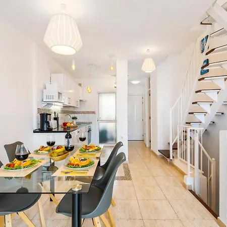 1314 Fabulous 2 Bedroom Roof Terrace Appartement *